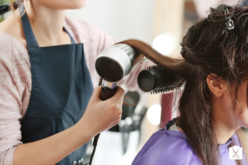 mobile hairdresser with curling tool